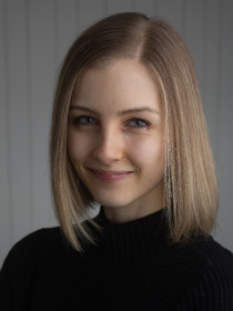 Elena Van Stee Headshot
